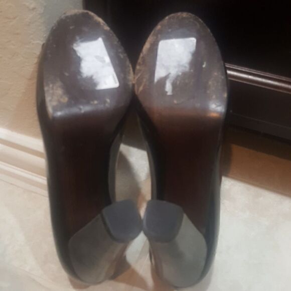 STUART WEITZMAN Patent Leather Bow Heels -… - Picture 5 of 5